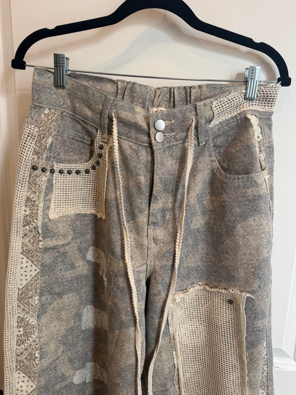 POL Neutral Patchwork Wide-Leg Pants with Crochet Details- SMALL - Picture 4 of 17